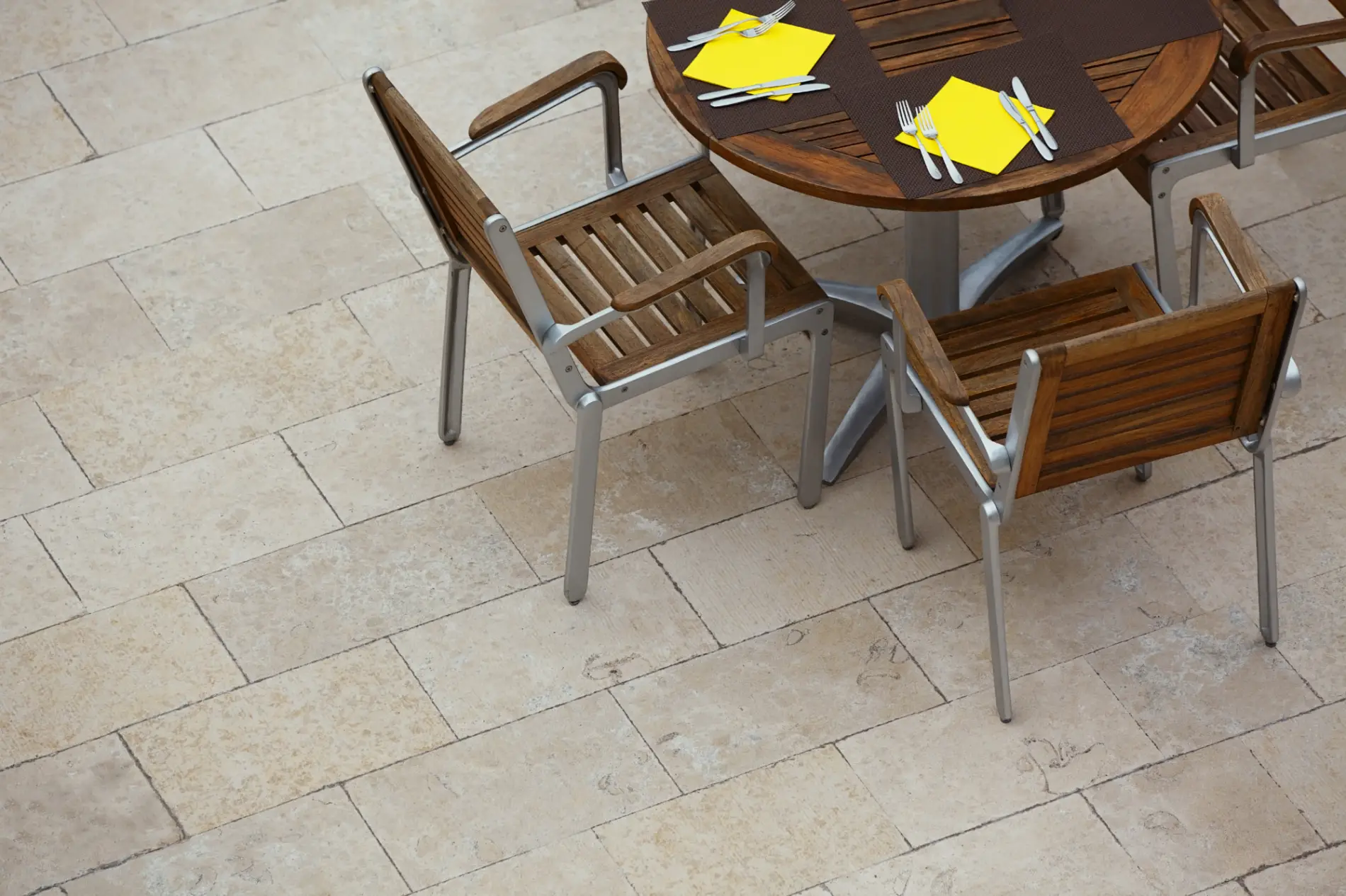 Terrasse en carrelage extérieur effet bois à Bègles